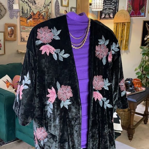 Billy T Velvet robe, duster, embroidered, floral, floral embroidery - Picture 3 of 14